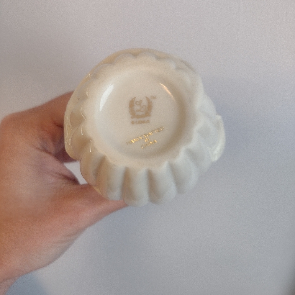 Lenox Vintage "The Sentimental Rose" Vase - Picture 4 of 6
